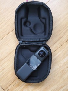 The One R vertical orientation can fit, albeit awkwardly.