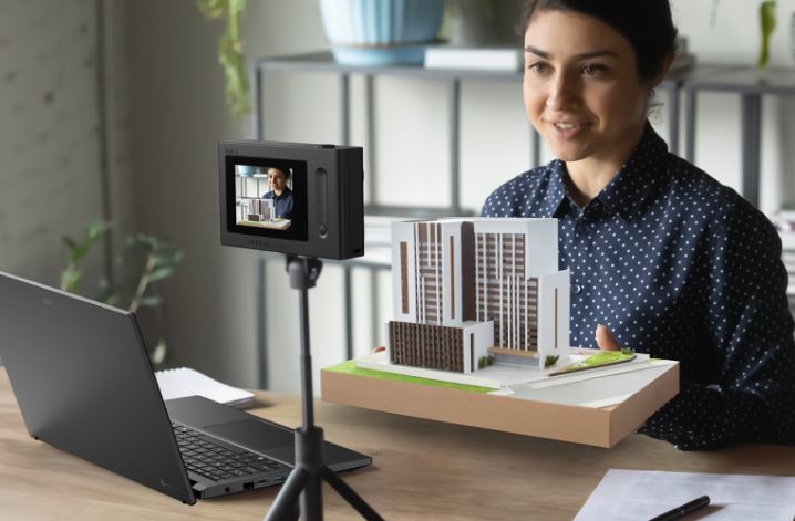 SpatialLabs Eyes has realtime 3D streaming and calling
