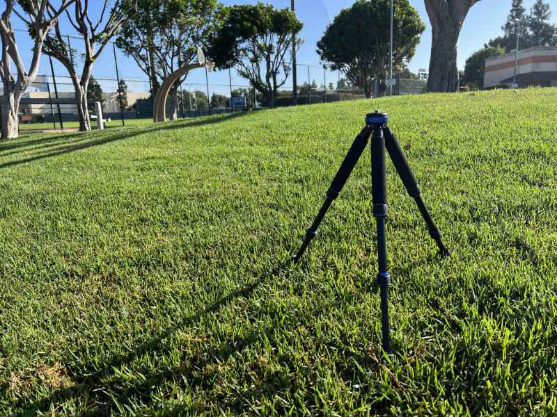 I can put the tripod upright in an incline