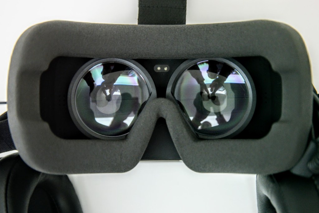 Pimax 4K doesn't use fresnel lenses, has no god rays