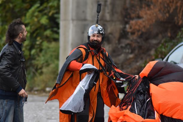 Fabrizio with his wingsuit and Insta360 One X